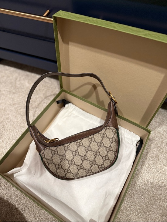 Gucci Handbags - Gucci Ophidia mini shoulder bag.
